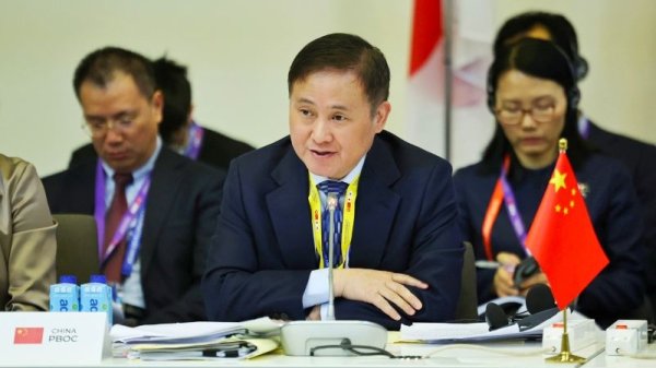 股票配资门户网站 专家分析人民币汇率走强两大原因